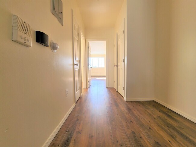 Building Photo - 1702 Park Pl