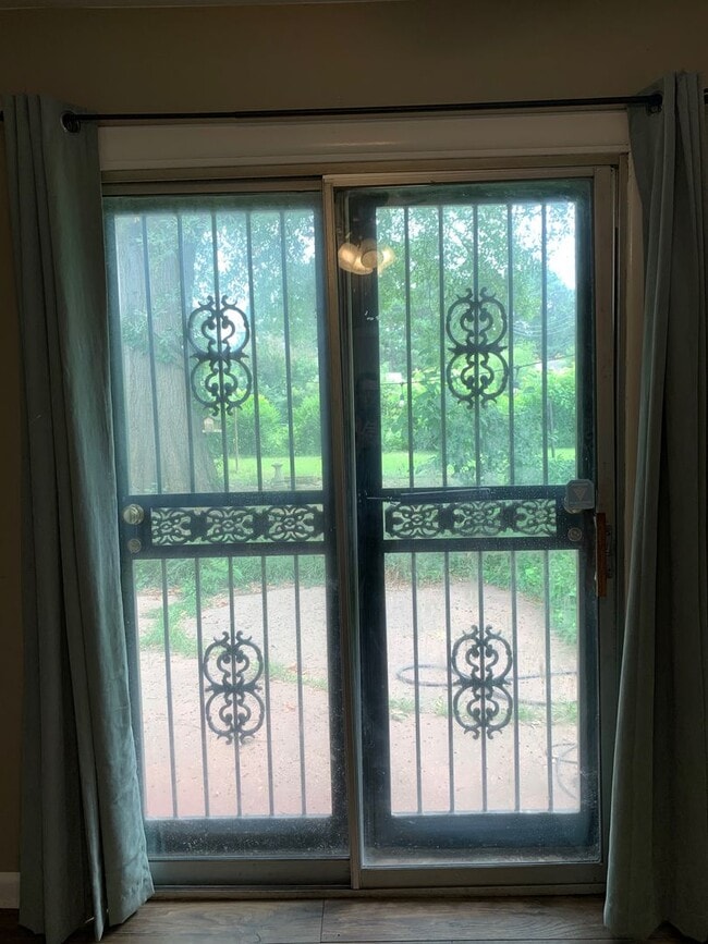 Foto del edificio - 2bedroom/1bath all brick home - No HUD