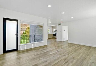 Building Photo - 295 E 800 S