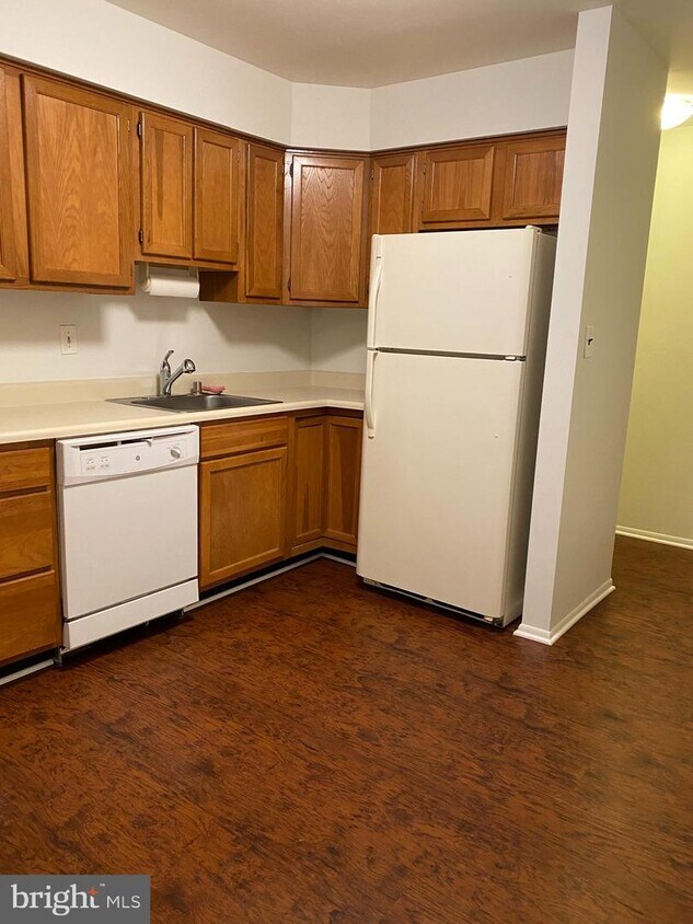 1104 Lisadale Cir Unit 2D, Catonsville, MD 21228 Room for Rent in