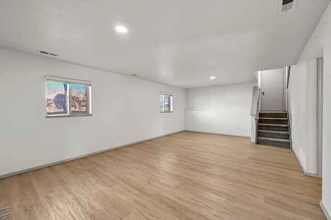 Foto del edificio - 330 Putnam Dr