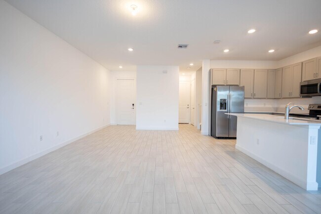 Building Photo - 4985 Navali Dr