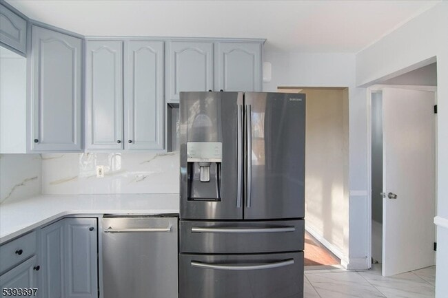 Foto del edificio - 301 Riverview Rd