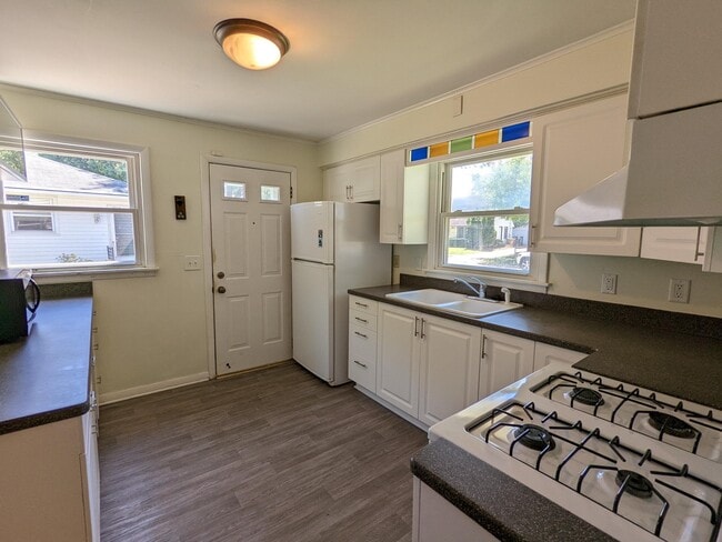 Building Photo - 4322 Doncaster Dr