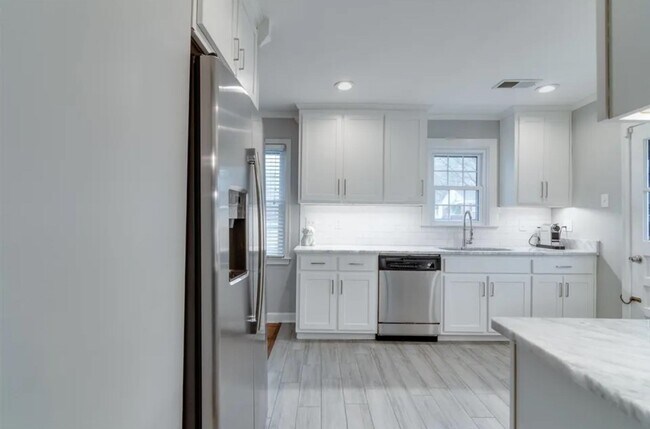 Building Photo - 3878 Lytle Cir