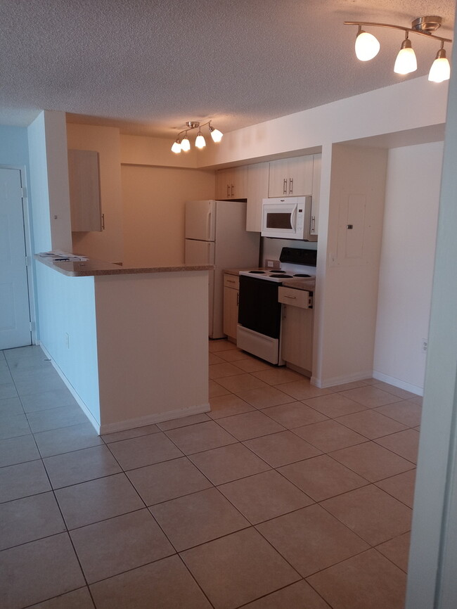 Building Photo - Cozy 1bed/1bath fully equipped