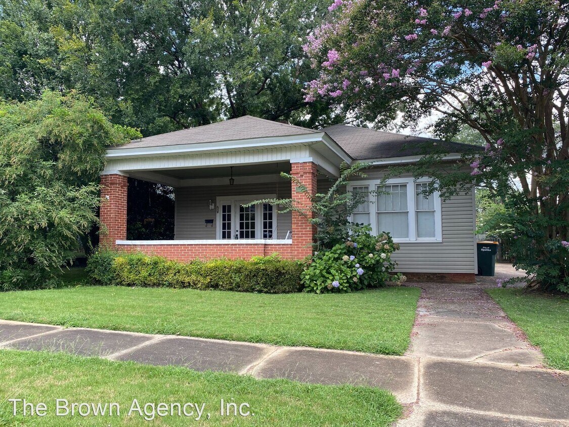 Primary Photo - 3 br, 2 bath House - 704 Ave. D