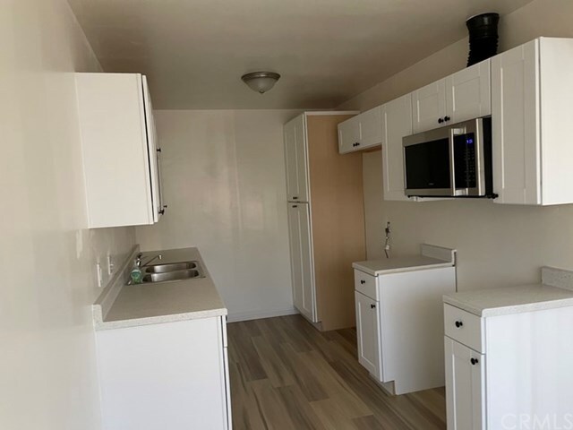 Building Photo - 505 W 28th St