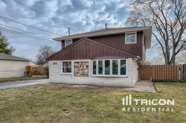 Building Photo - 5009 Elm Cir Dr