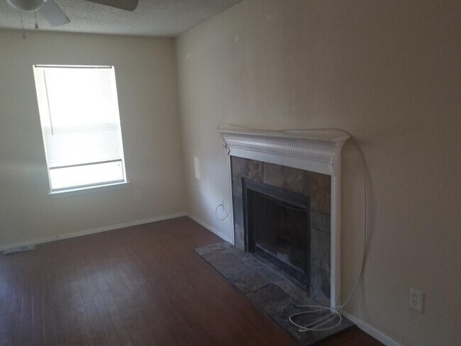 Foto del edificio - 1713 Windsong Ln