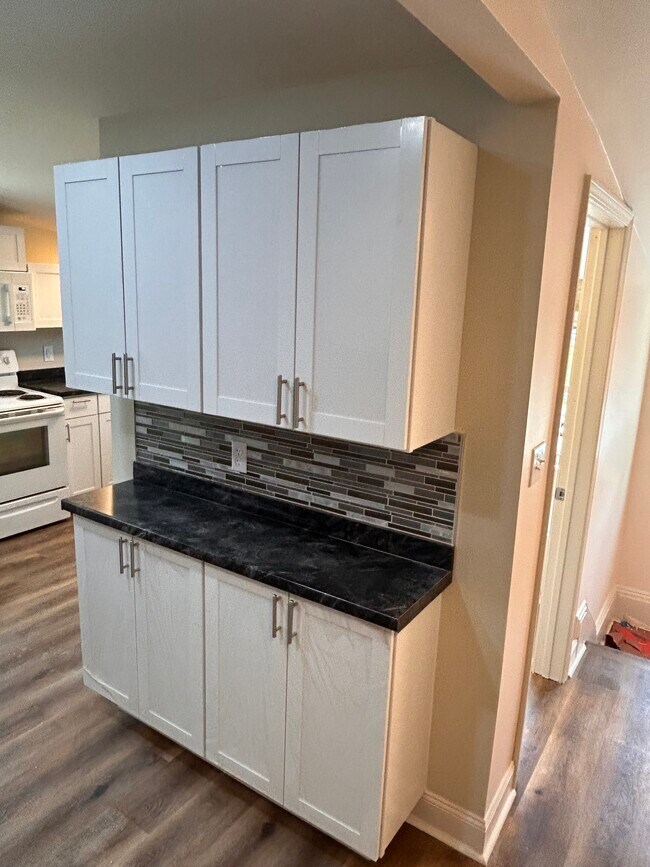 Building Photo - 3920 Hoosac St