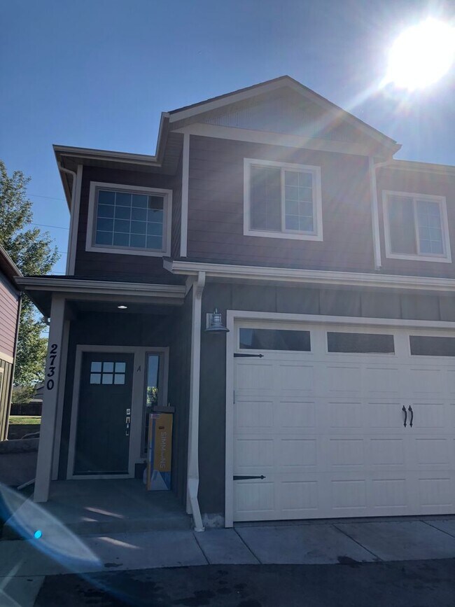 Foto del edificio - MOVE IN TODAY Beautiful 3 Bedroom 2 Bathroom Condo