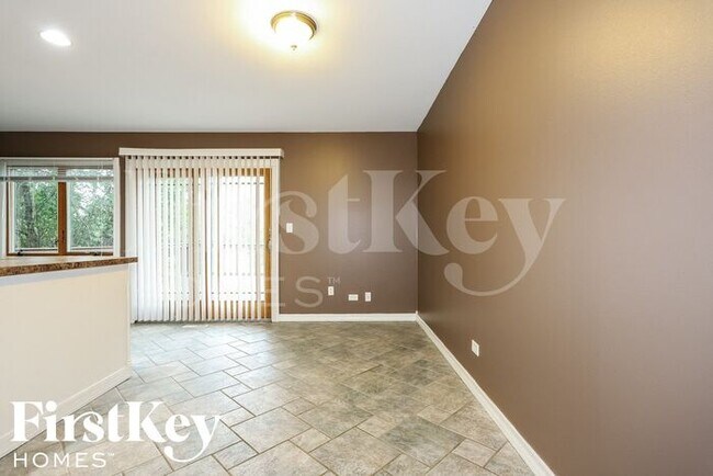 Building Photo - 5911 Clarendon Ct