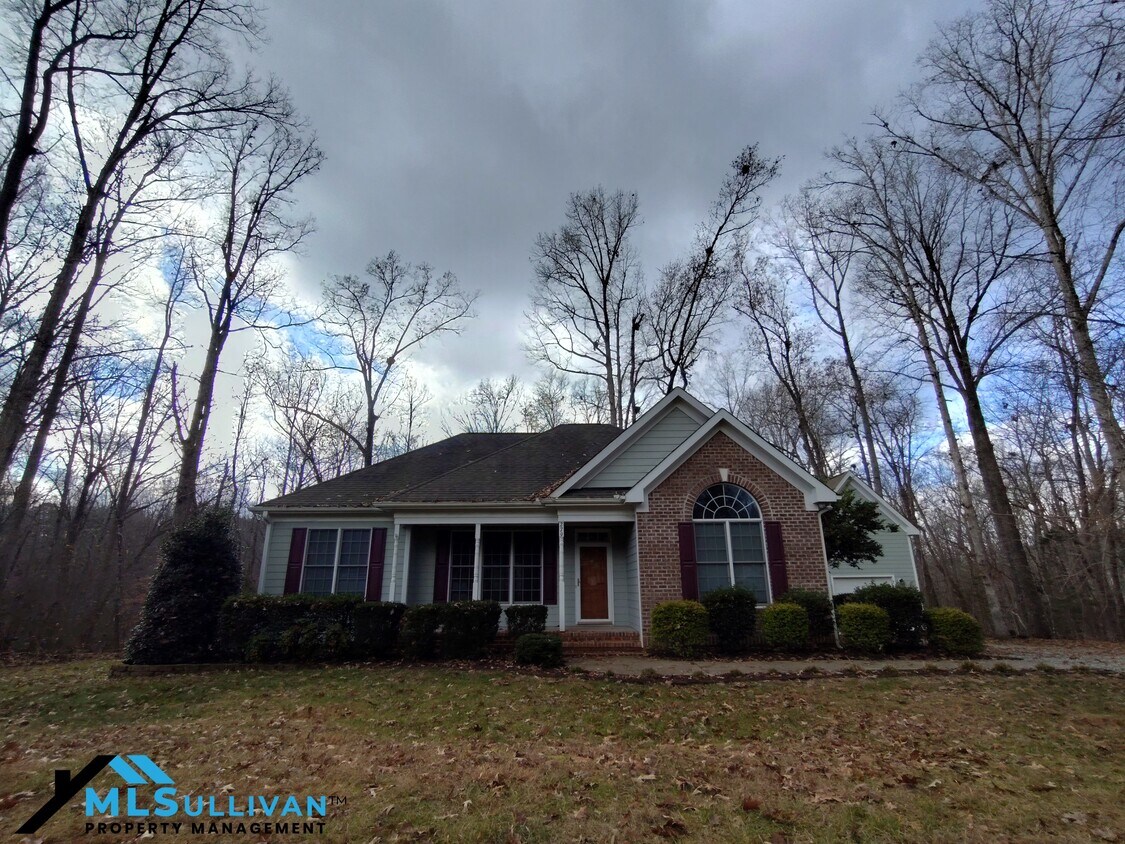 Foto principal - 279 Weaver Ridge Rd