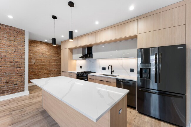 Foto del edificio - 7726 N Eastlake Terrace