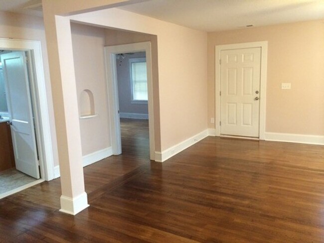 Foto del edificio - Lovely 3 Bedroom 2 Bath home. Available Now!