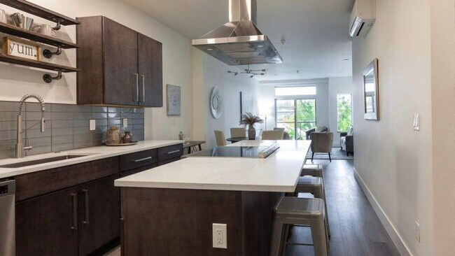 Foto del edificio - 3793 Klindt Dr. Townhome