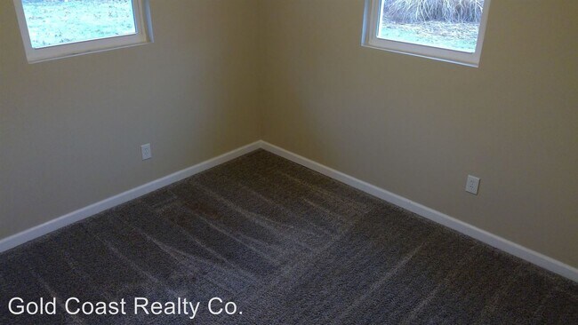 Building Photo - 4 br, 2 bath House - 560 Davis Rd