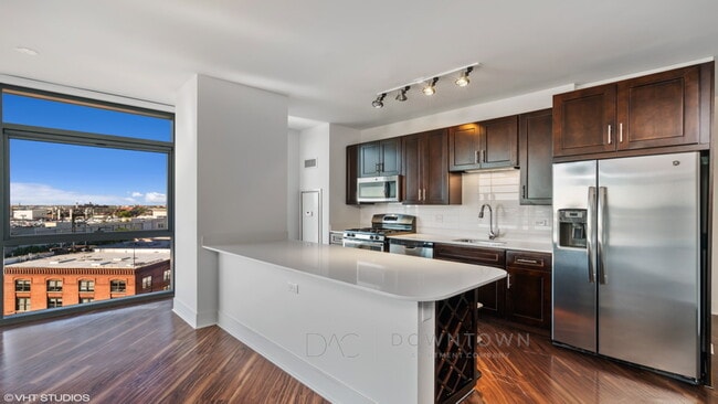 Building Photo - 1578 N Clybourn Ave