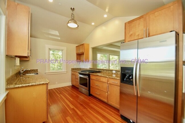 Building Photo - 317 Montecito Dr