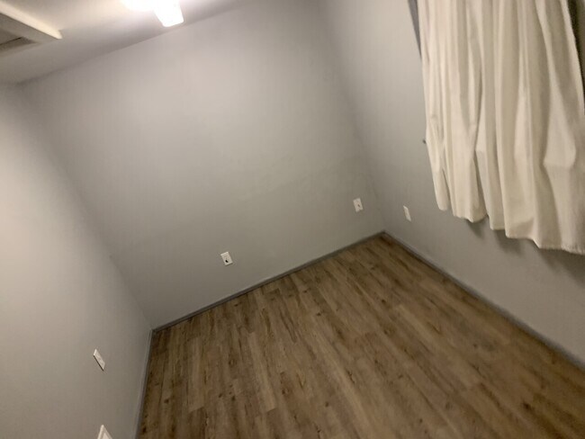 Building Photo - Apartment 09