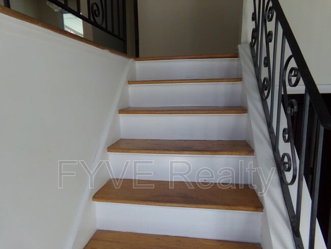 Building Photo - 161 Colonial Village Dr
