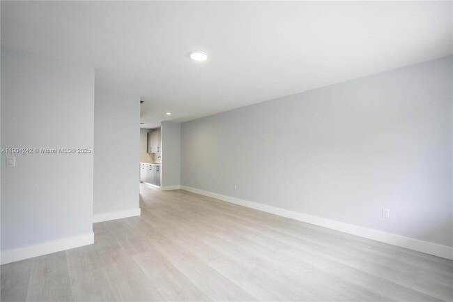 Building Photo - 1850 S Treasure Dr