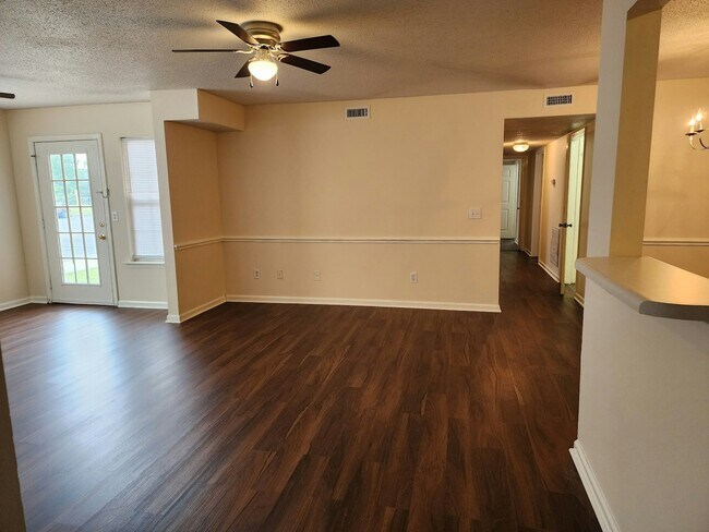 Foto del edificio - 525 3rd Loop Rd