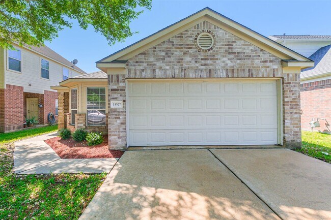 Foto del edificio - 15527 Fir Woods Ln