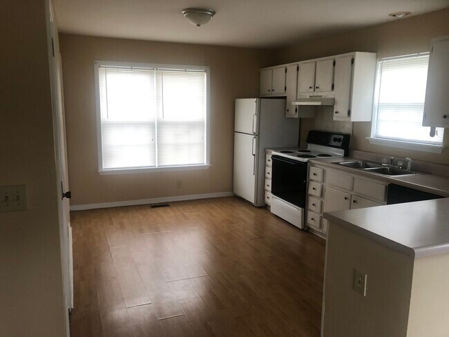 Kitchen - 107 Underhill Dr