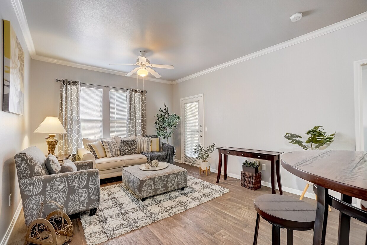 Landings of Carrier Parkway Apartments Apartments in Grand Prairie