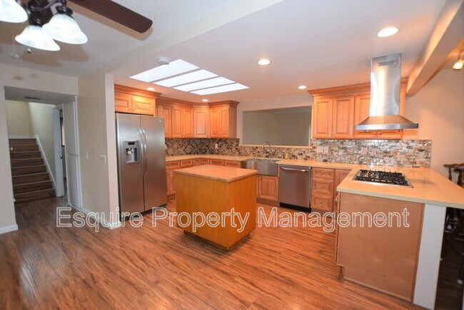 Foto del edificio - 3701 Taffrail Ln