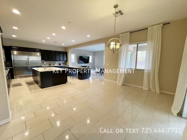 Building Photo - SPACIOUS AND UPGRADED 4 BEDROOM HOME NEAR ...