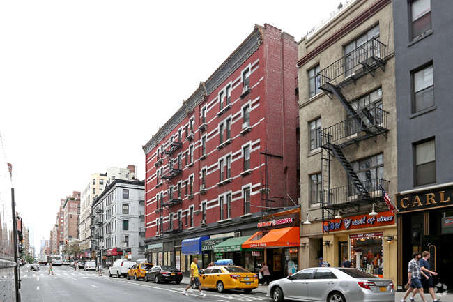 Building Photo - 133 E 84th St