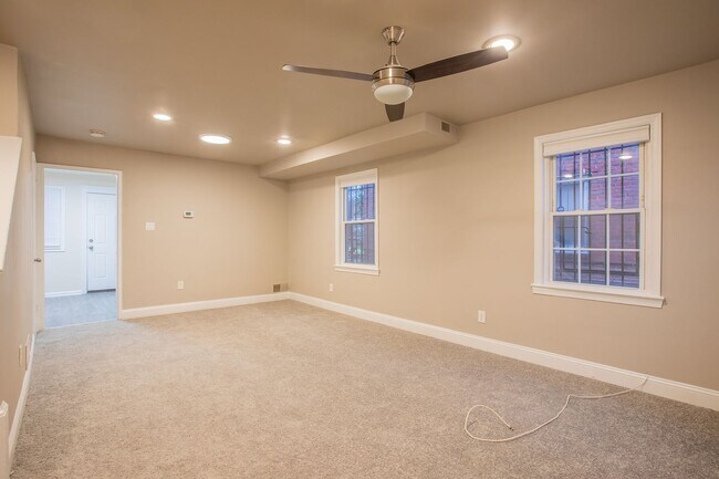 Building Photo - Newly Renovated 3 BR/1 BA Semi-Detached Ho...