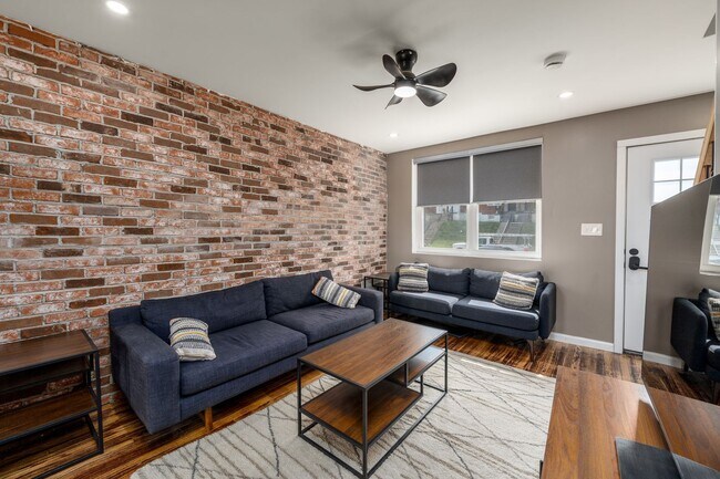 Building Photo - 1055 Parksley Ave