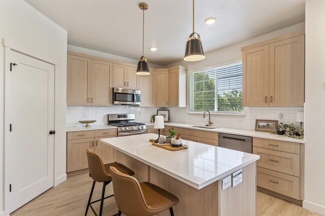 Foto del edificio - 1175 N Meridian Ln