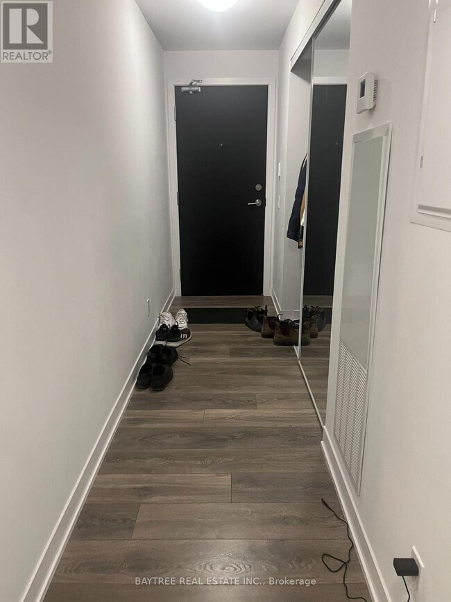 Building Photo - 87 Peter St