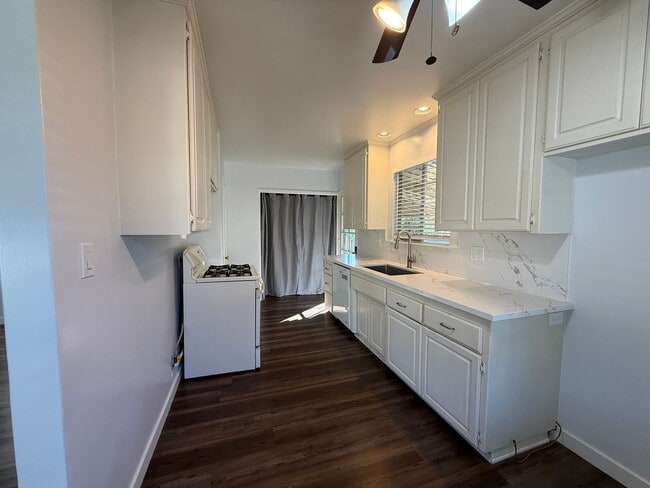 Foto del edificio - 1423 E Norman Ave