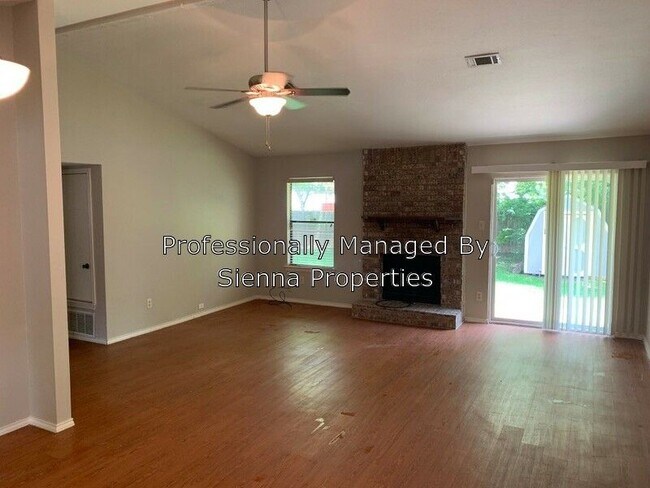 Building Photo - 9815 Woodshire Dr