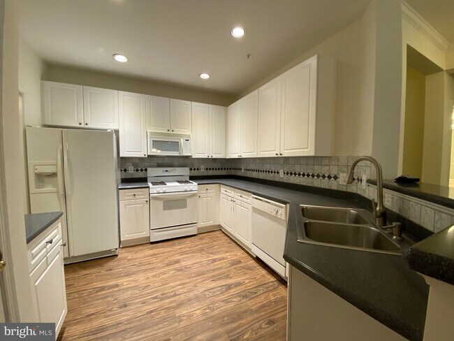 Building Photo - 4300E Cannon Ridge Ct
