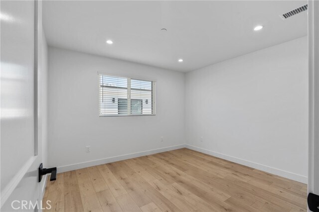 Foto del edificio - 11142 Woodley Ave