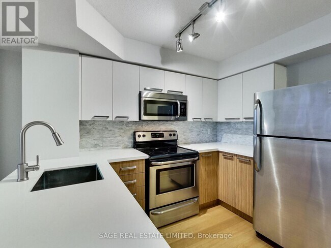 Building Photo - 11-511 St Joseph St