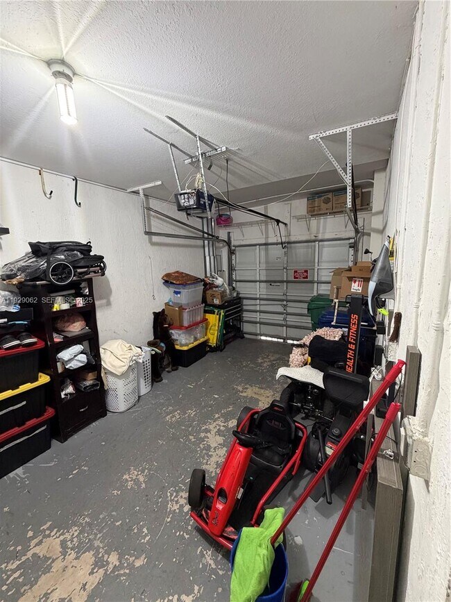 Foto del edificio - 956 SW 148th Pl