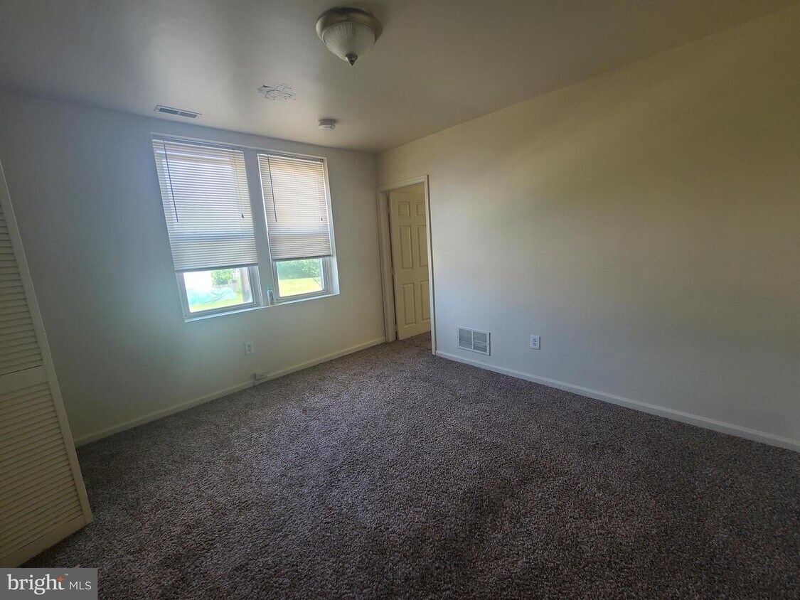 601 White Horse Pike Unit B, Oaklyn, NJ 08107 Room for Rent in Oaklyn