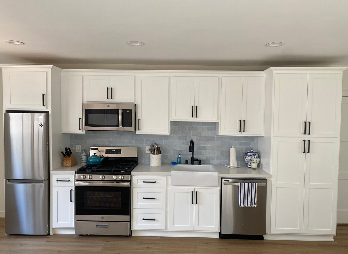 Custom Kitchen - 216 44th St