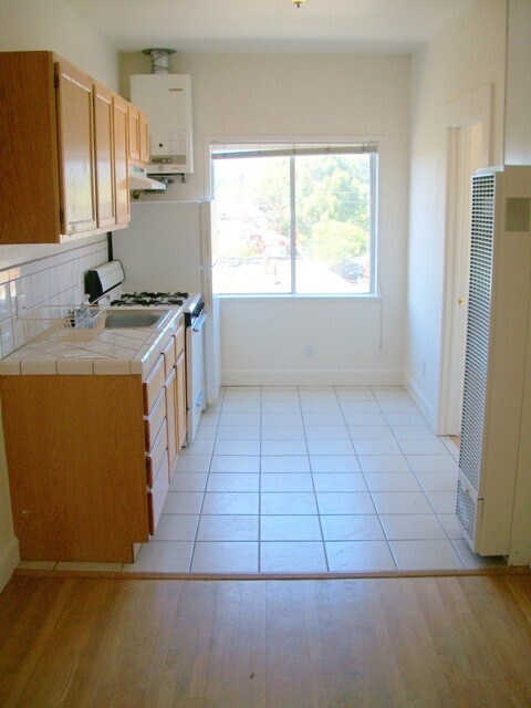 Foto principal - Newly Remodeled corner unit small 2-bedroo...