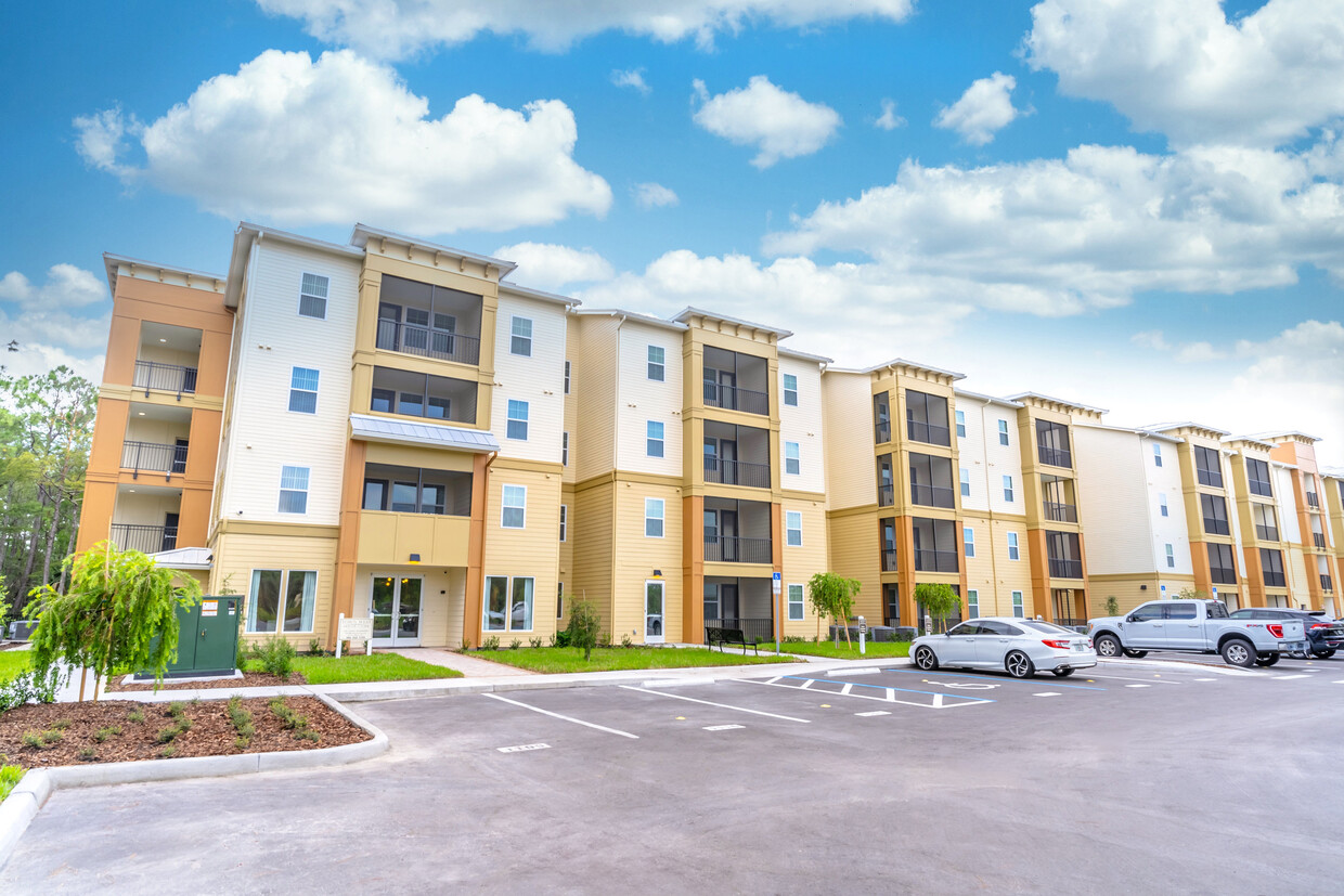 Foto principal - Town West Senior Living Apartments