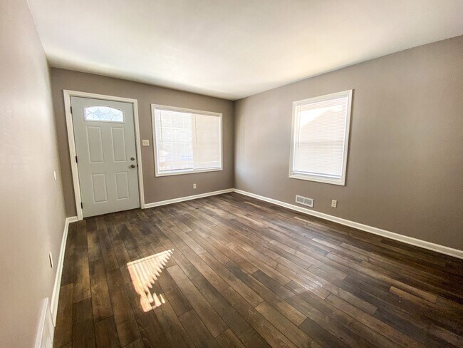 Building Photo - 4 Bedroom Single Family