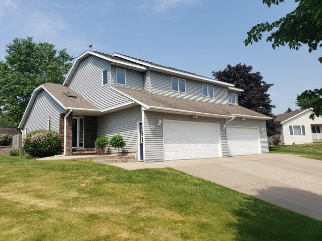 Building Photo - 720 N 16th Ave